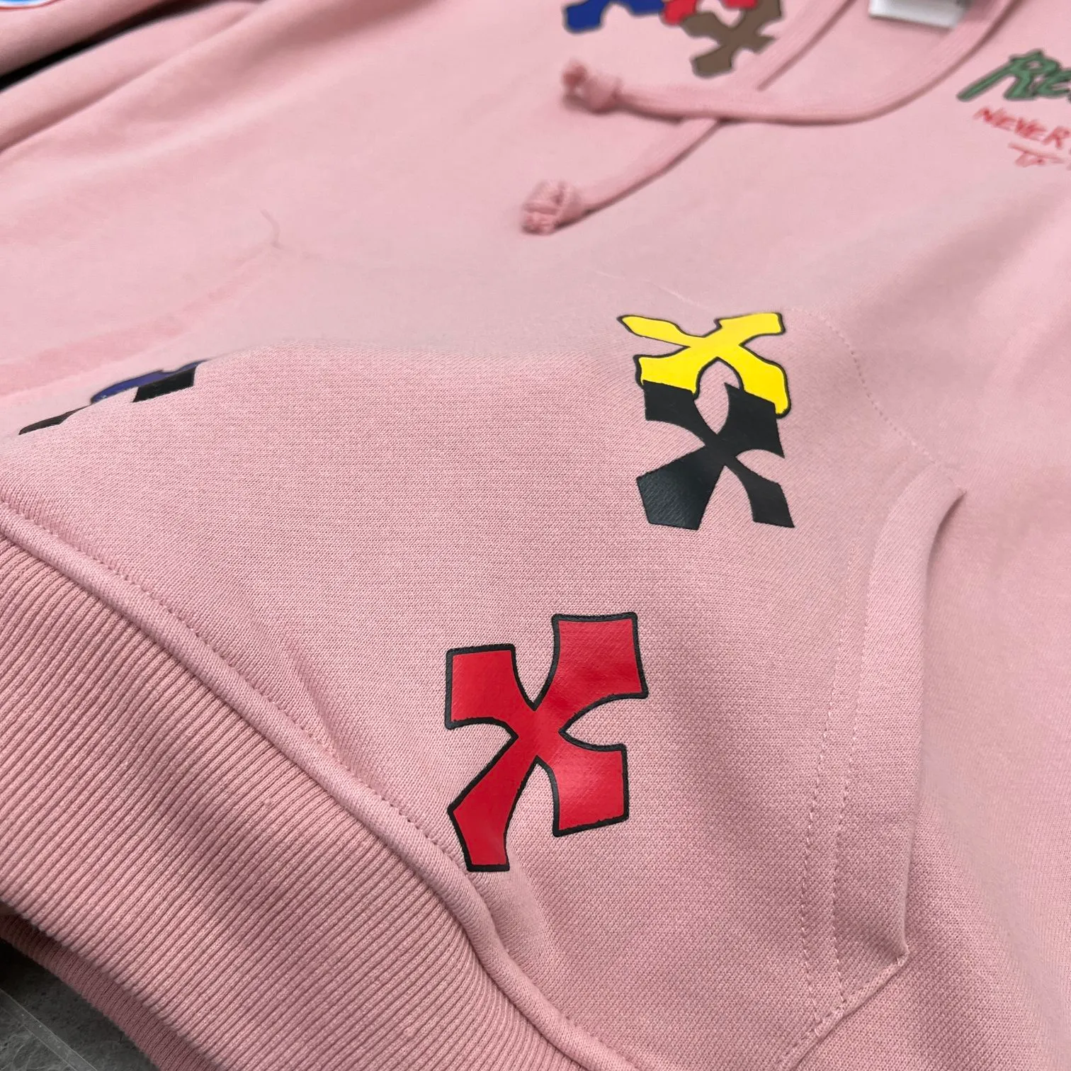 P250 Chrome Hearts Autumn and Winter 2025 counter synchronized Sanskrit hand-painted graffiti hooded sweatshirt, a must-have for Ins celebrity couples, same style for men and women! Specially customized version of 1:1 high-weight fabric, the same style as fashionable celebrities, a must-have for Internet celebrities! Recommended color: pink Size: S, M, L, XL